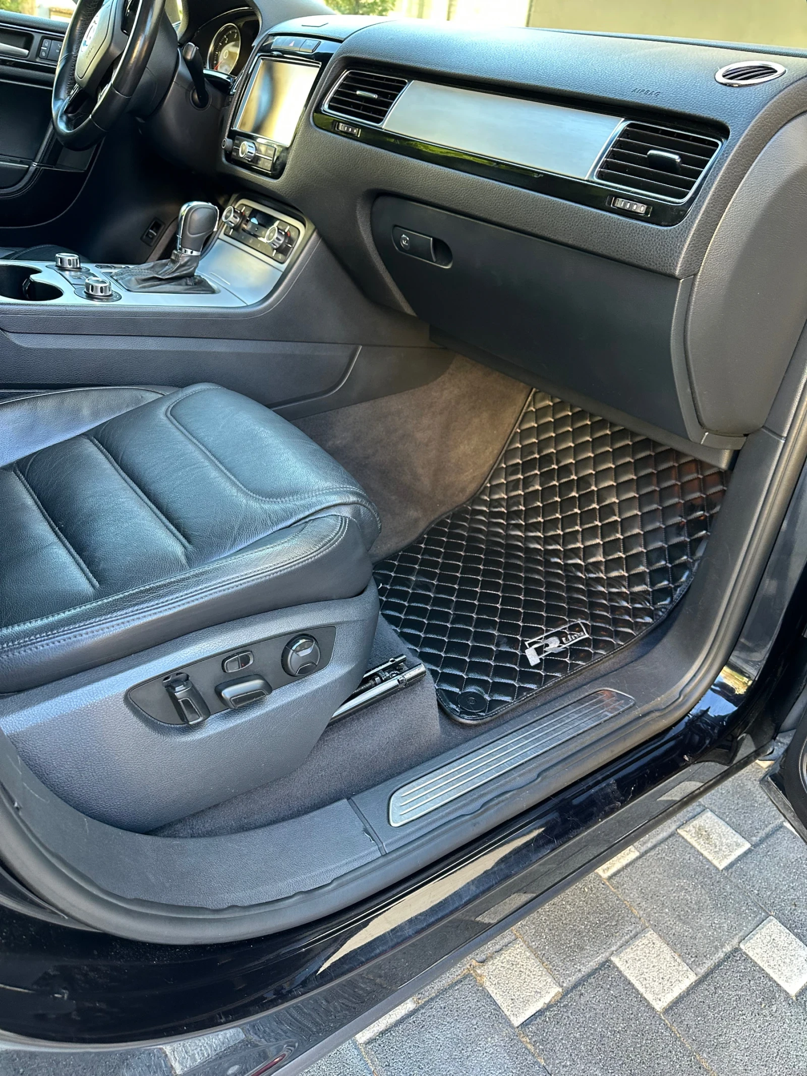 VW Touareg 4.2 TDI R Line - изображение 8
