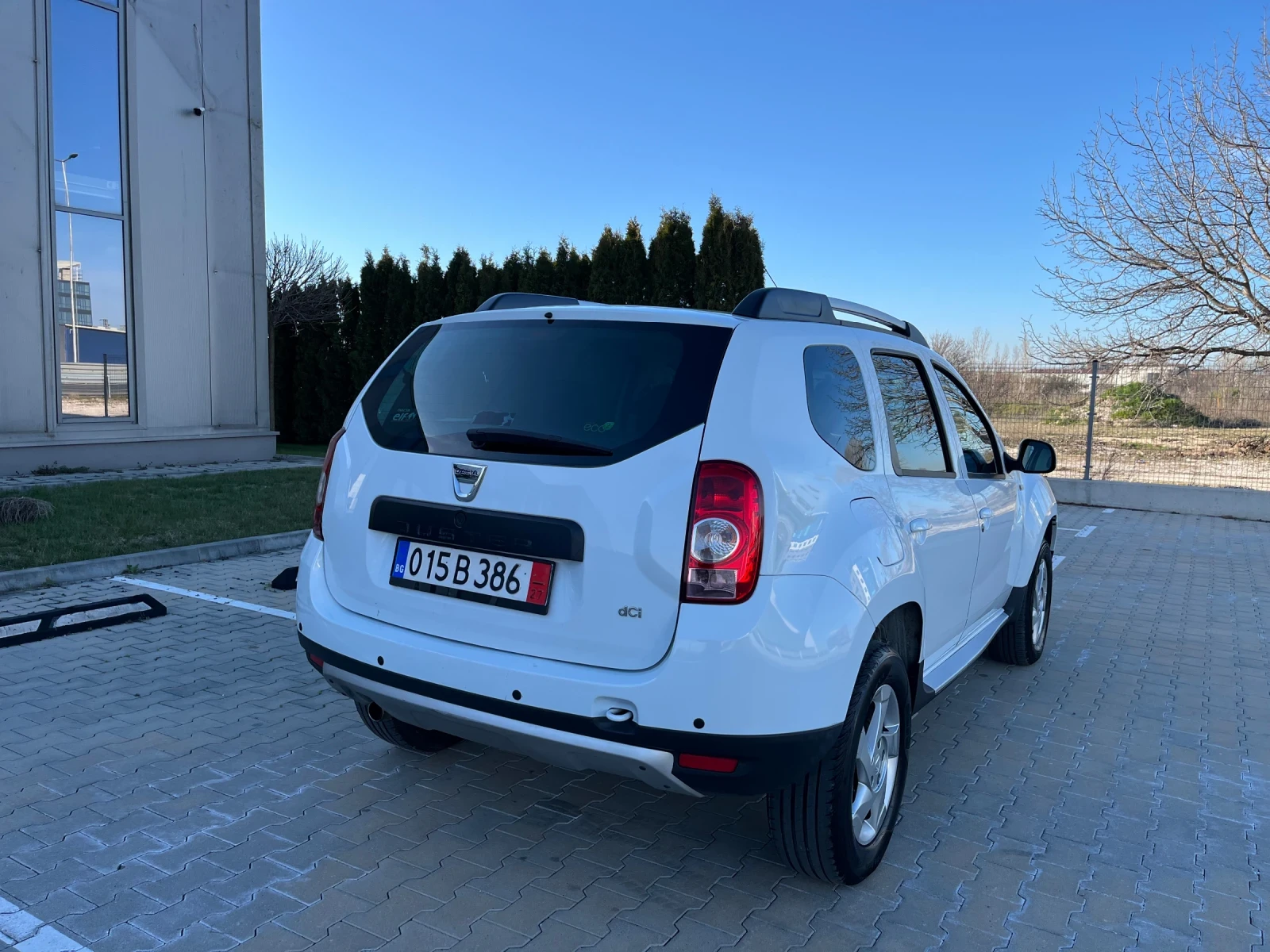 Dacia Duster 1.5dci* 110к.с.* 6скорости* Нови гуми* Обслужена* , снимка 9 - Автомобили и джипове - 53802769