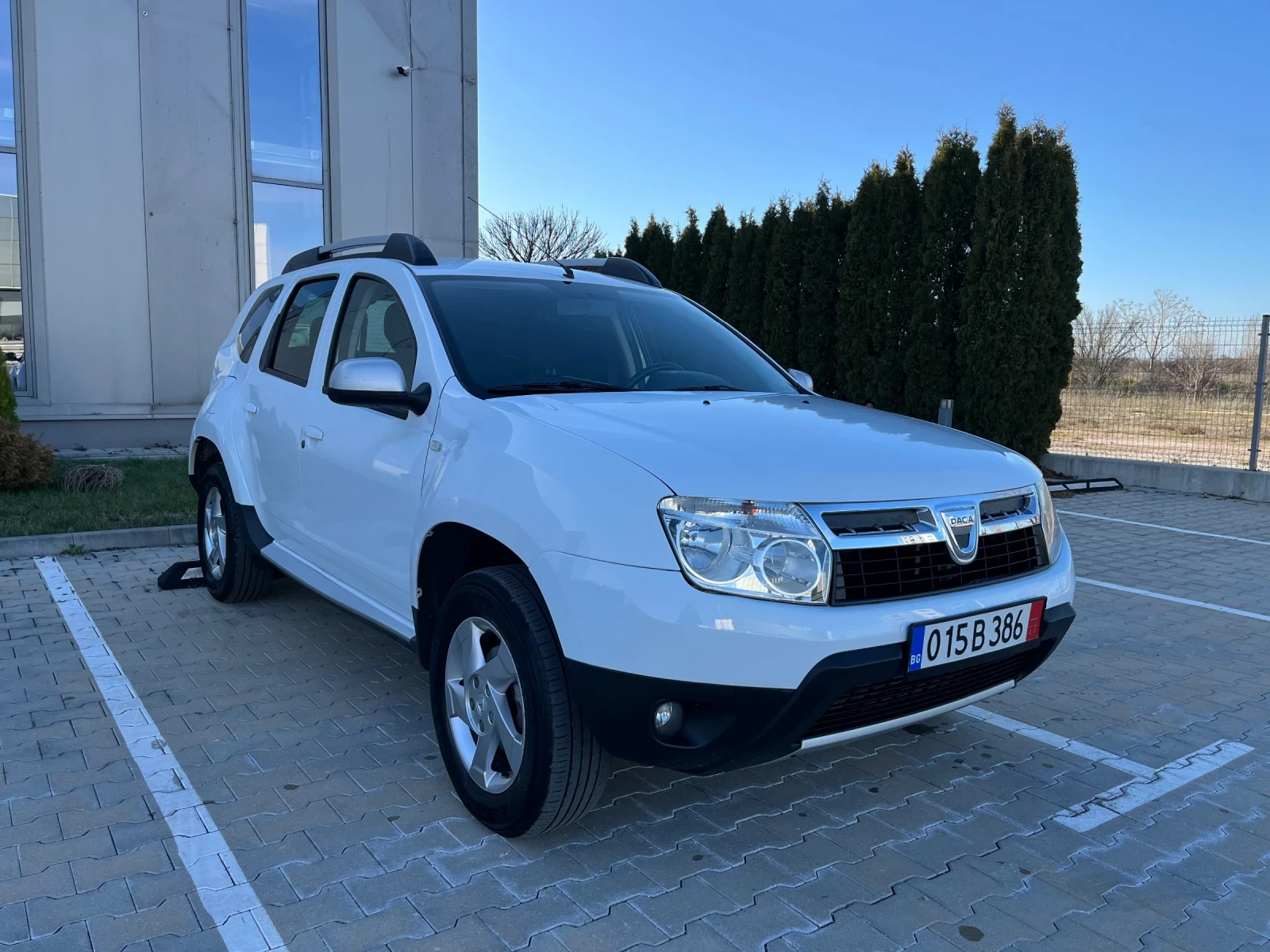 Dacia Duster 1.5dci* 110к.с.* 6скорости* Нови гуми* Обслужена* , снимка 4 - Автомобили и джипове - 53802769