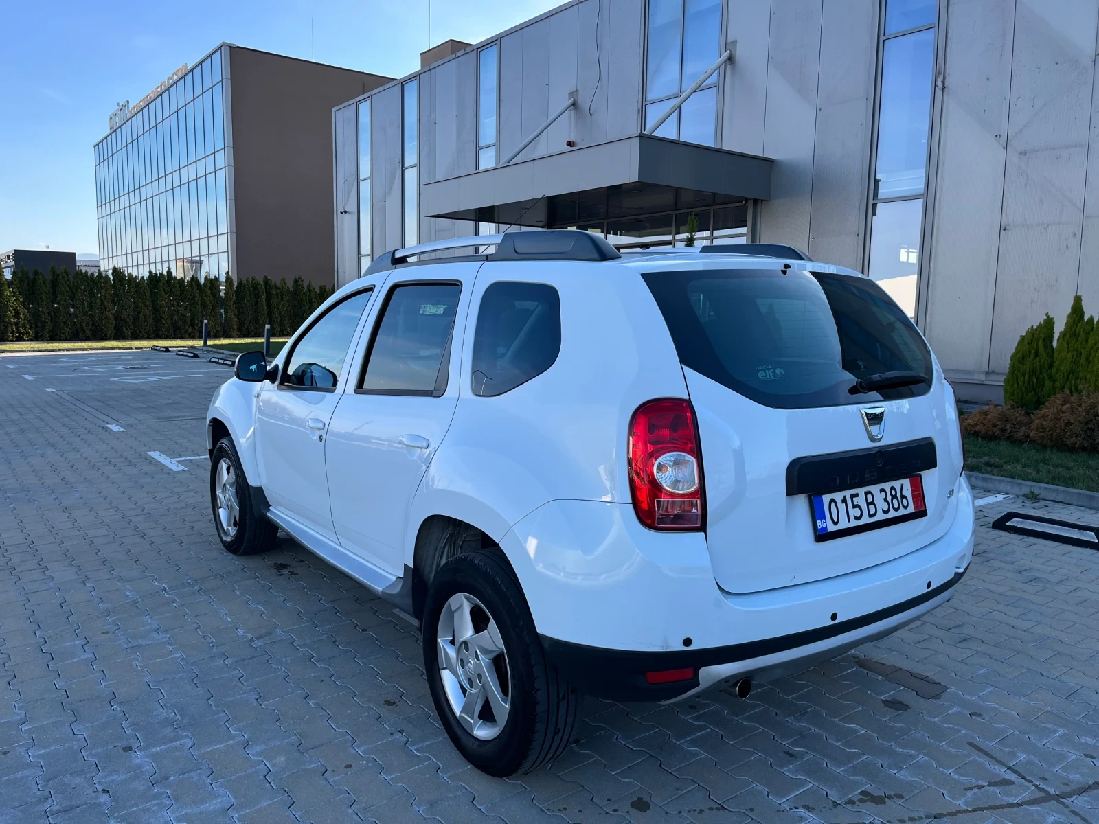 Dacia Duster 1.5dci* 110к.с.* 6скорости* Нови гуми* Обслужена* , снимка 7 - Автомобили и джипове - 53802769