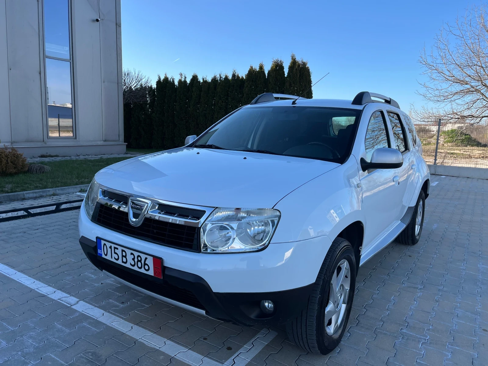 Dacia Duster 1.5dci* 110к.с.* 6скорости* Нови гуми* Обслужена* , снимка 6 - Автомобили и джипове - 53802769