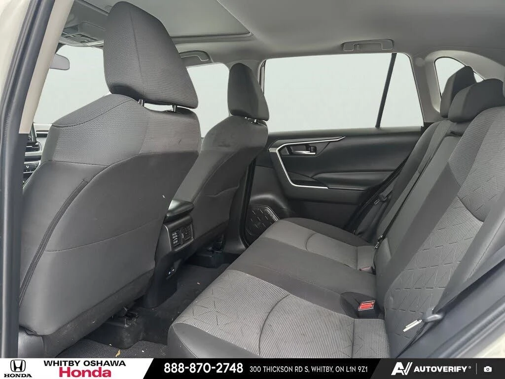 Toyota Rav4 XLE* AWD* АвтоКредит* (ЦЕНА ДО БГ), снимка 17 - Автомобили и джипове - 54043316