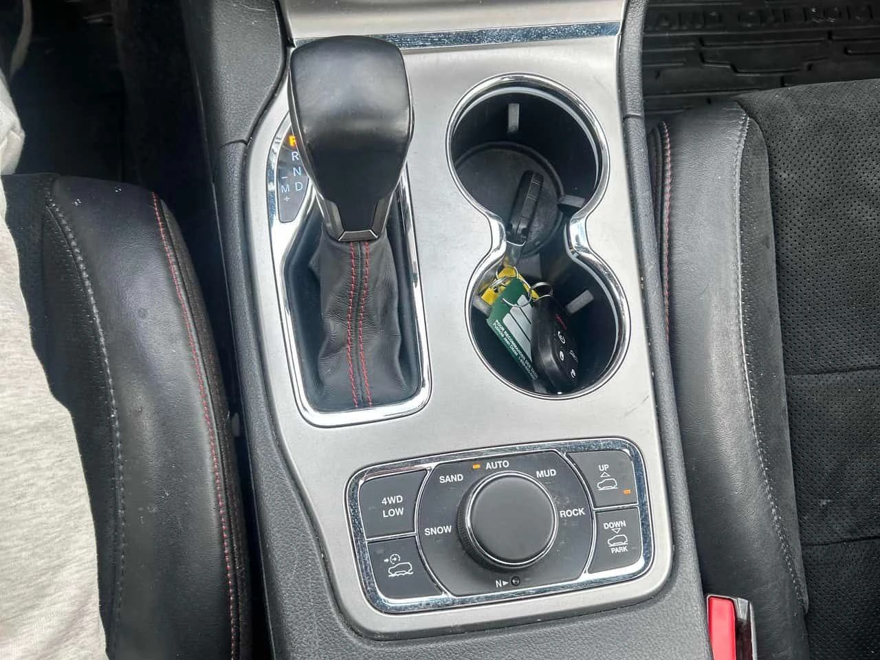 Jeep Grand cherokee TRAILHAWK* КОЖА/АЛКАНТАРА* ПОДГРЕВ ВОЛАН/СЕДАЛКИ* , снимка 12 - Автомобили и джипове - 54123913