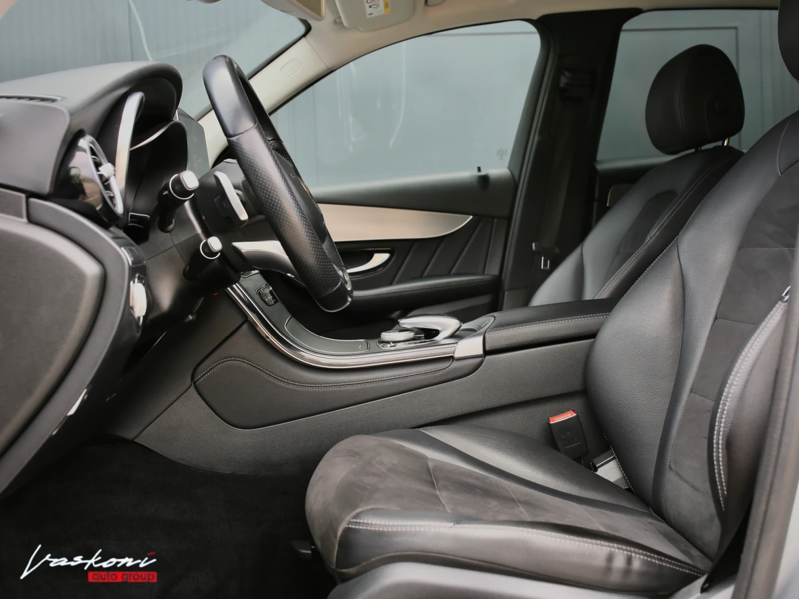 Mercedes-Benz GLC 250 d AMG Line 4MATIC 9 G-TRONIC AirMatic, снимка 12 - Автомобили и джипове - 54180977