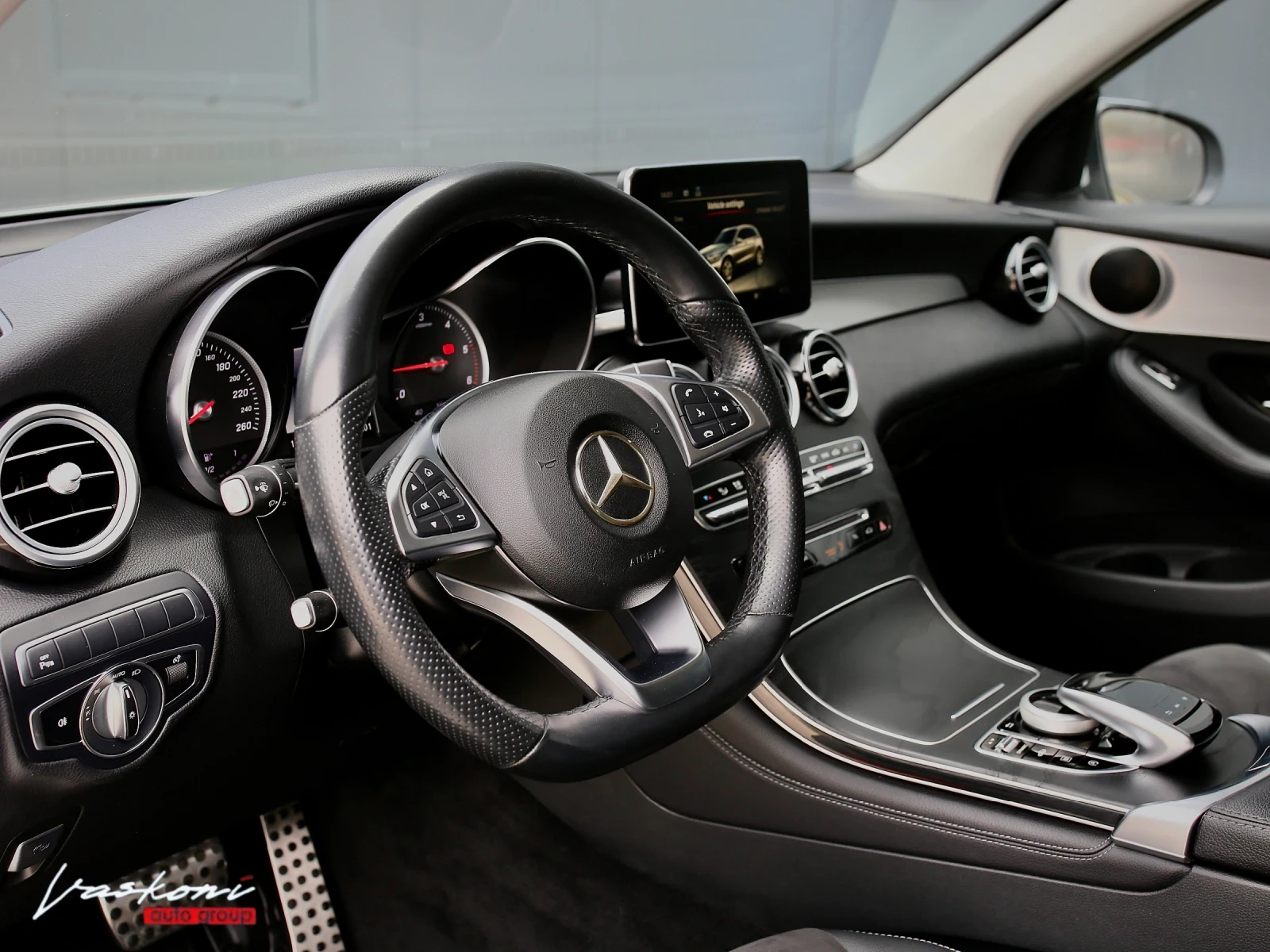 Mercedes-Benz GLC 250 d AMG Line 4MATIC 9 G-TRONIC AirMatic, снимка 6 - Автомобили и джипове - 54180977