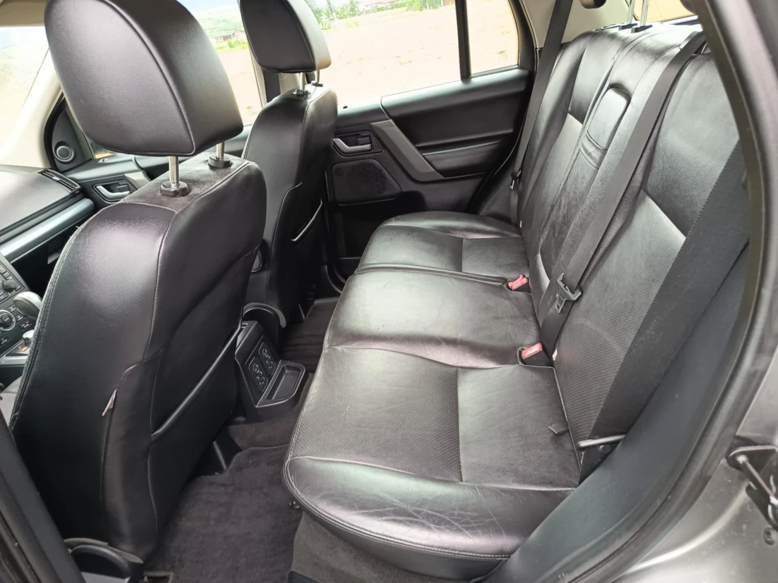 Land Rover Freelander 2.2TD4* 4x4* Avtomatik* NAVI* Кожа, снимка 12 - Автомобили и джипове - 54838883