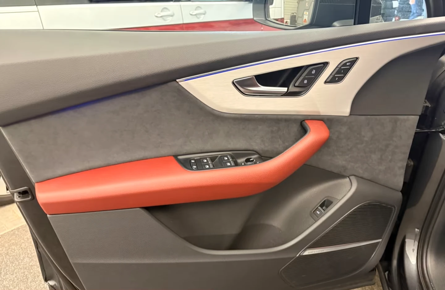 Audi SQ7 LASER* PANO* B&O* MEMORY* DISTR* HEAD-UP* 360CAM* , снимка 6 - Автомобили и джипове - 55022400
