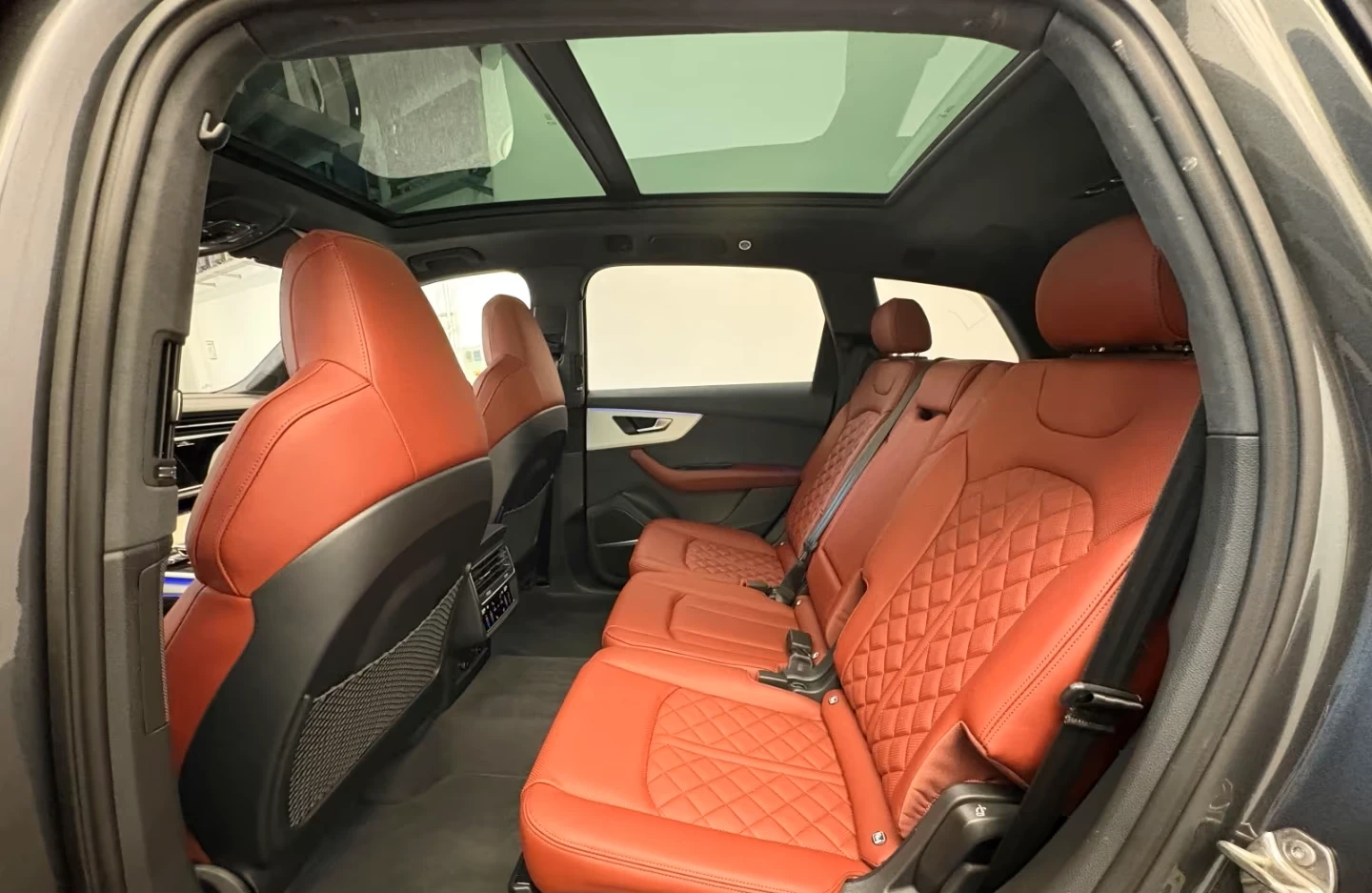 Audi SQ7 LASER* PANO* B&O* MEMORY* DISTR* HEAD-UP* 360CAM* , снимка 14 - Автомобили и джипове - 55022400