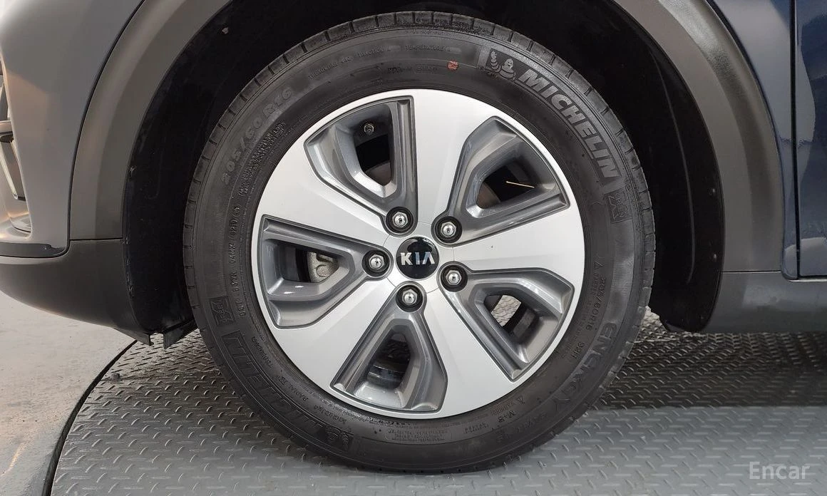 Kia Niro, снимка 5 - Автомобили и джипове - 55348266