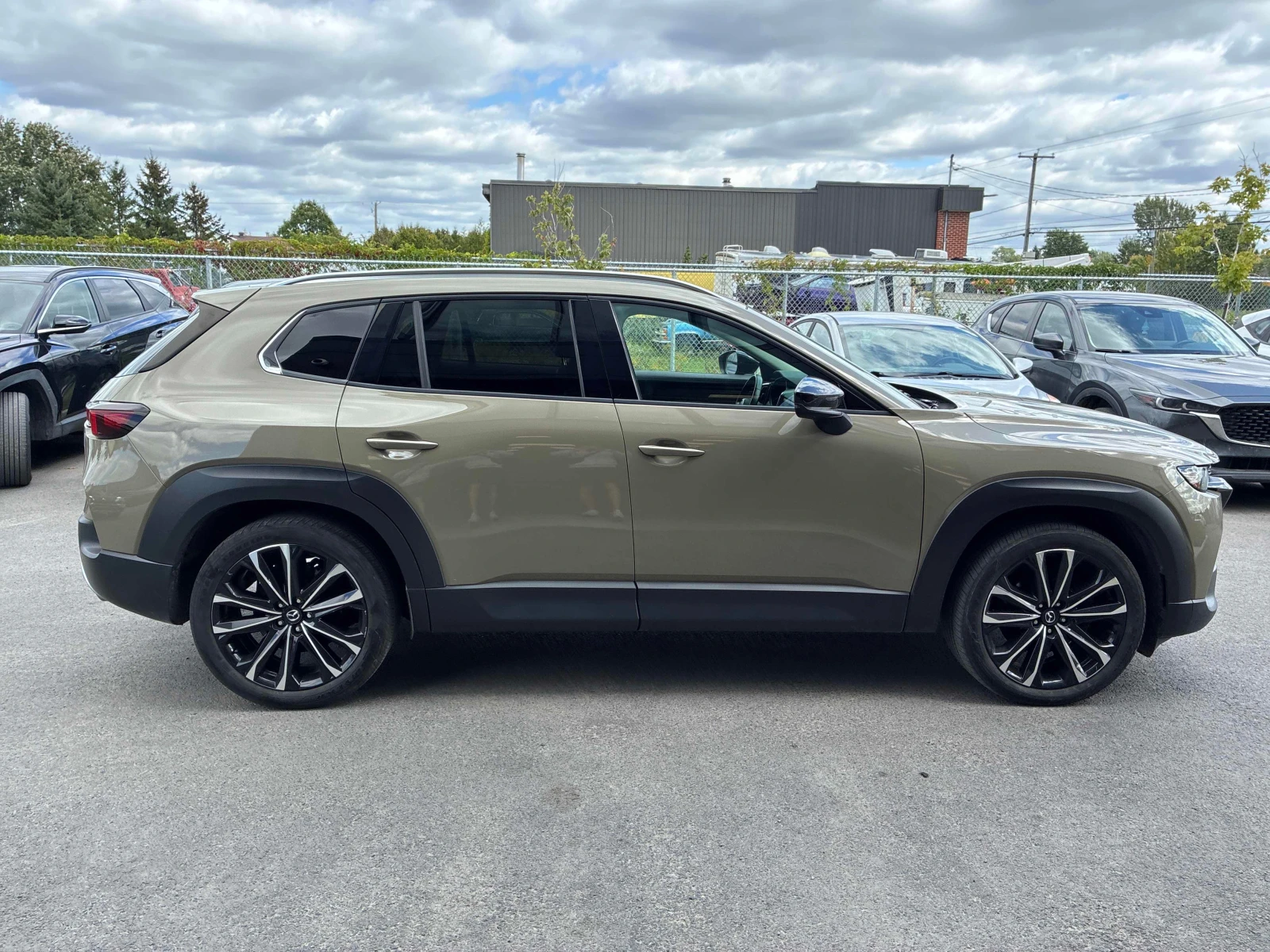 Mazda CX-50 * Meridian Edition AWD * CARFAX * АВТОКРЕДИТ, снимка 3 - Автомобили и джипове - 56087305