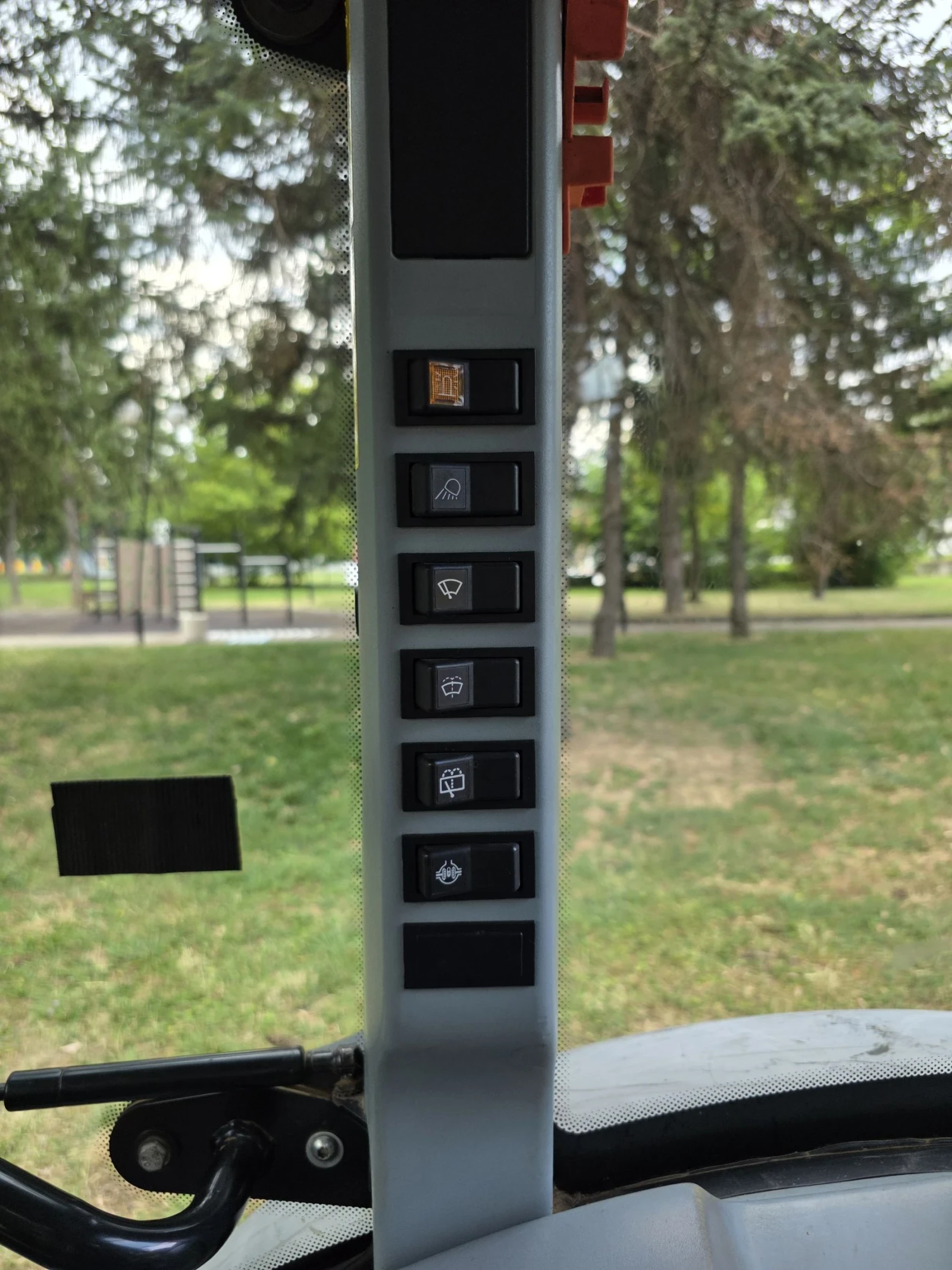 Трактор New Holland T4050F - изображение 7