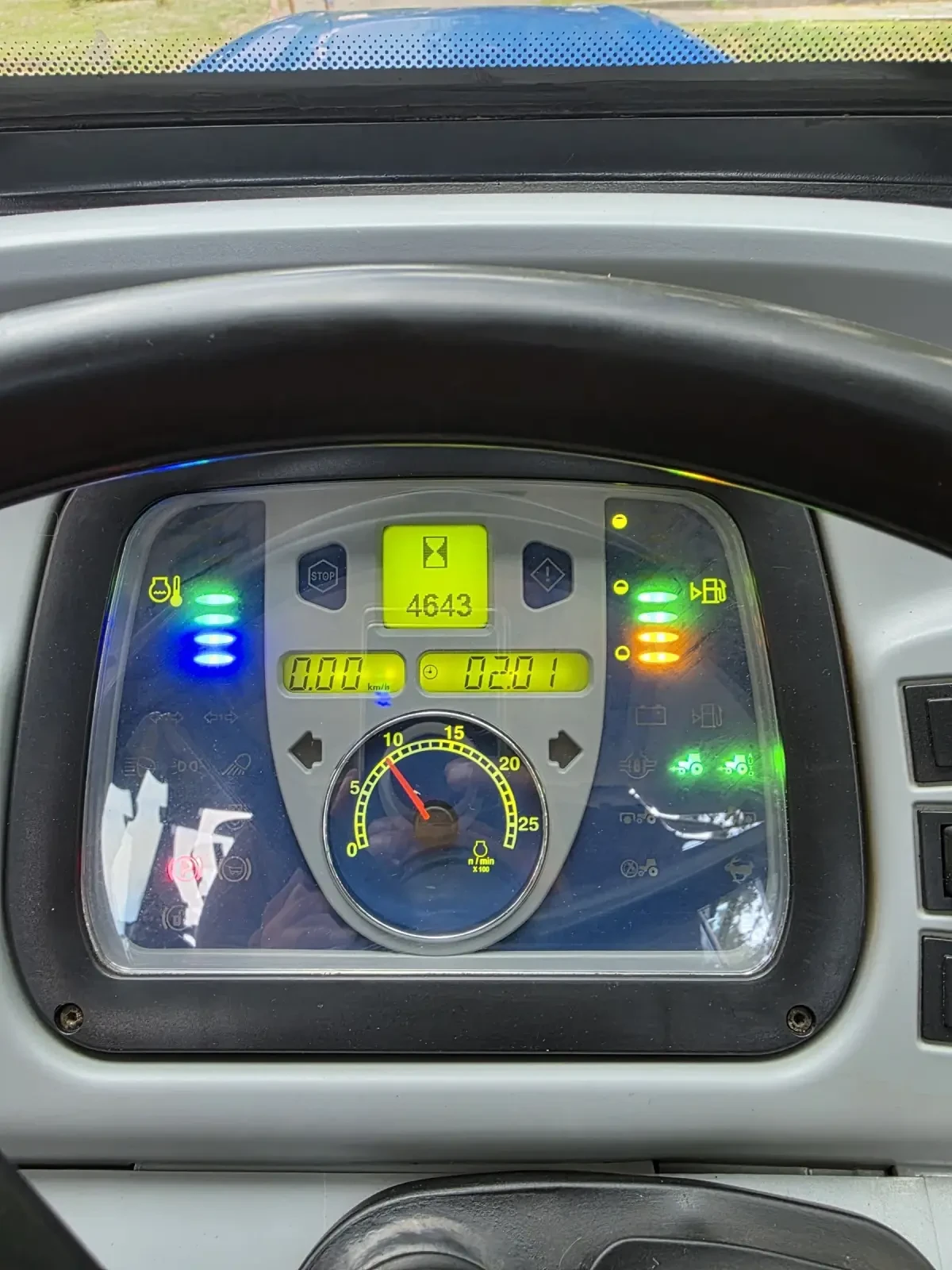 Трактор New Holland T4050F - изображение 10