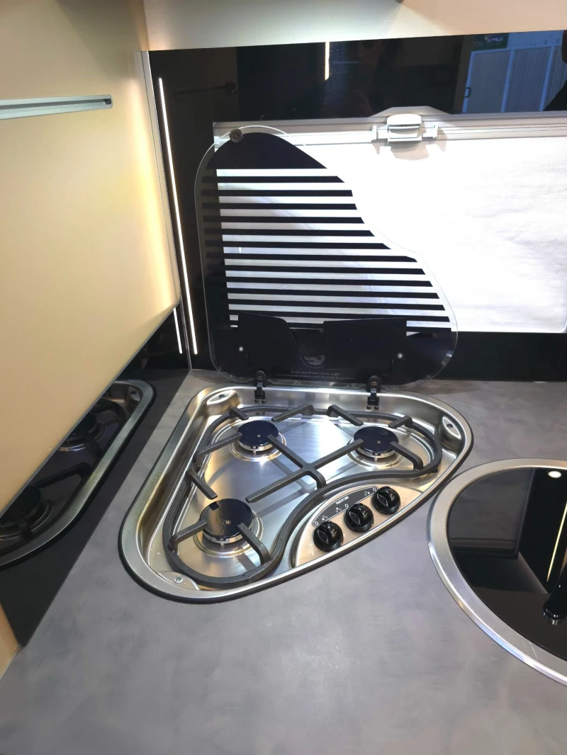 Кемпер Ford Challenger промоция до 12.12.2025, снимка 11 - Каравани и кемпери - 52656454