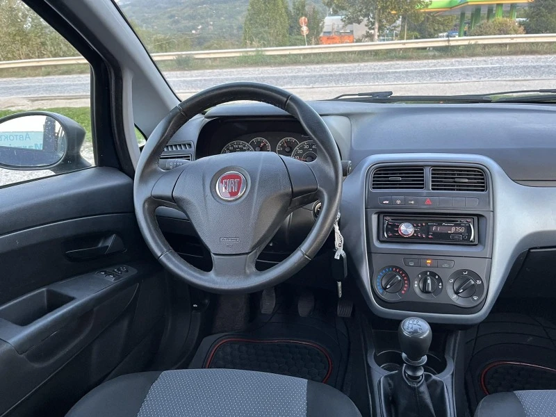 Fiat Punto GRANDE 1.2I 65кс 109 000км КЛИМАТИК, снимка 12 - Автомобили и джипове - 42285390