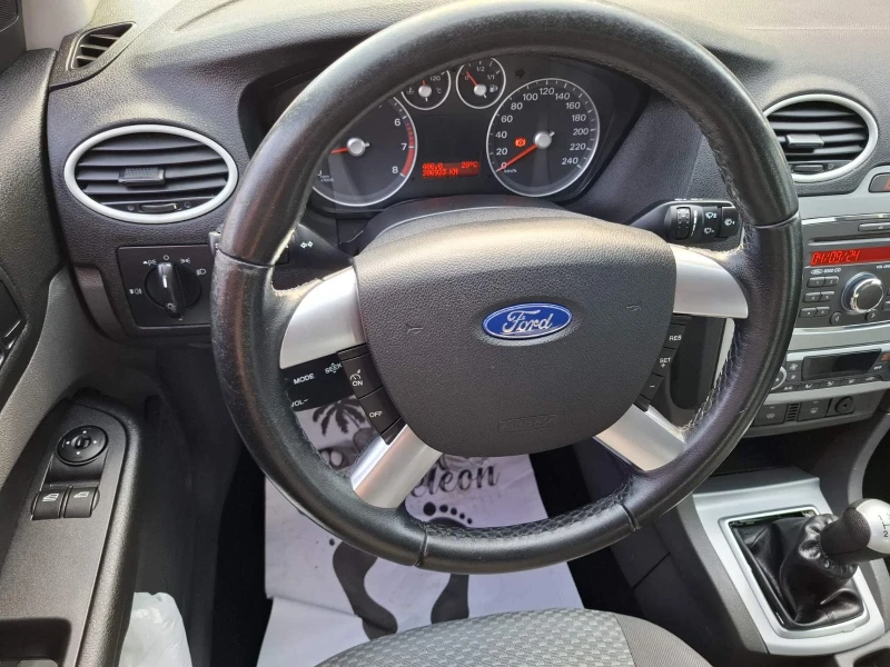 Ford Focus 1.8i, снимка 7 - Автомобили и джипове - 47127777