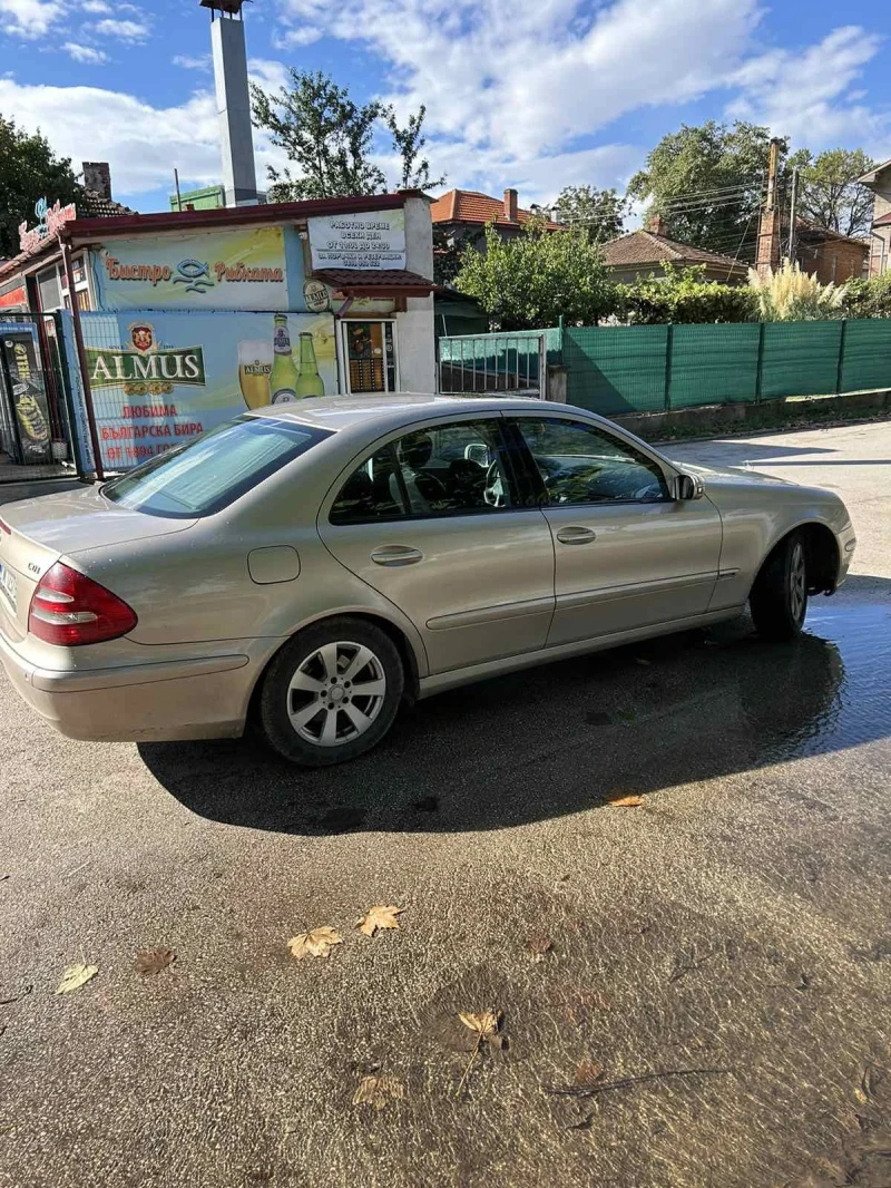 Mercedes-Benz E 220, снимка 10 - Автомобили и джипове - 47236667