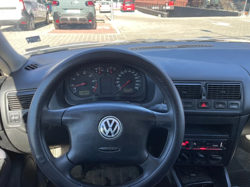 VW Golf 1.6 , снимка 6 - Автомобили и джипове - 47420746