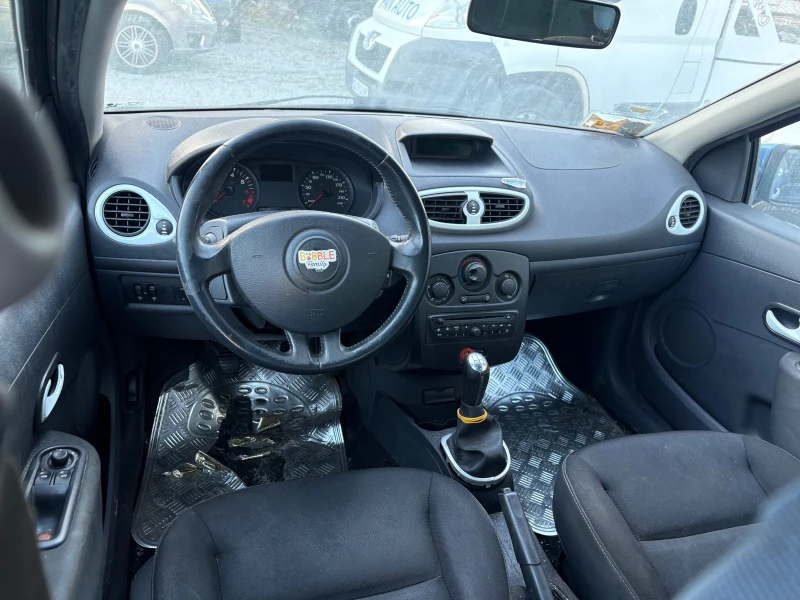 Renault Clio 1.1i, снимка 10 - Автомобили и джипове - 48100665