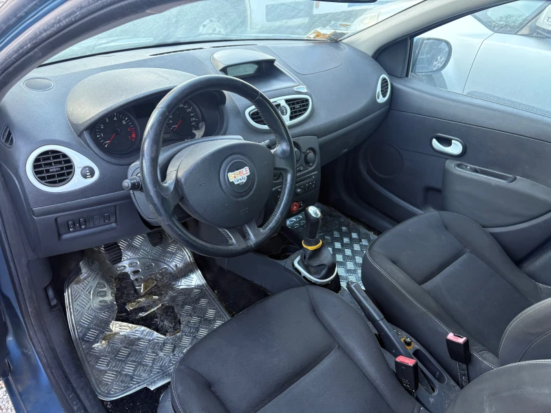 Renault Clio 1.1i, снимка 7 - Автомобили и джипове - 48100665