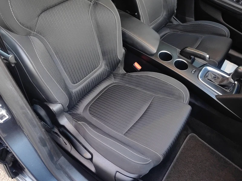 Renault Megane 1.5dci Автомат EDC, снимка 9 - Автомобили и джипове - 52688780