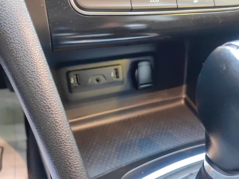 Renault Megane 1.5dci Автомат EDC, снимка 13 - Автомобили и джипове - 52688780