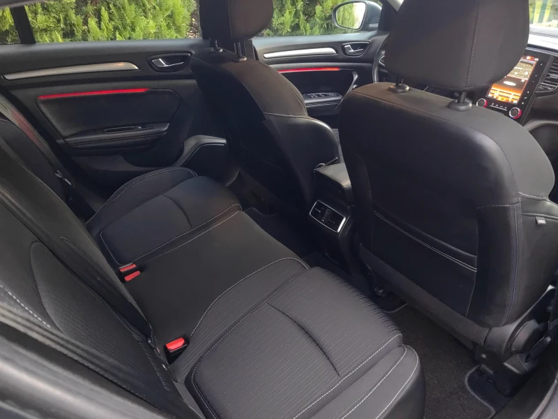 Renault Megane 1.5dci Автомат EDC, снимка 14 - Автомобили и джипове - 52688780