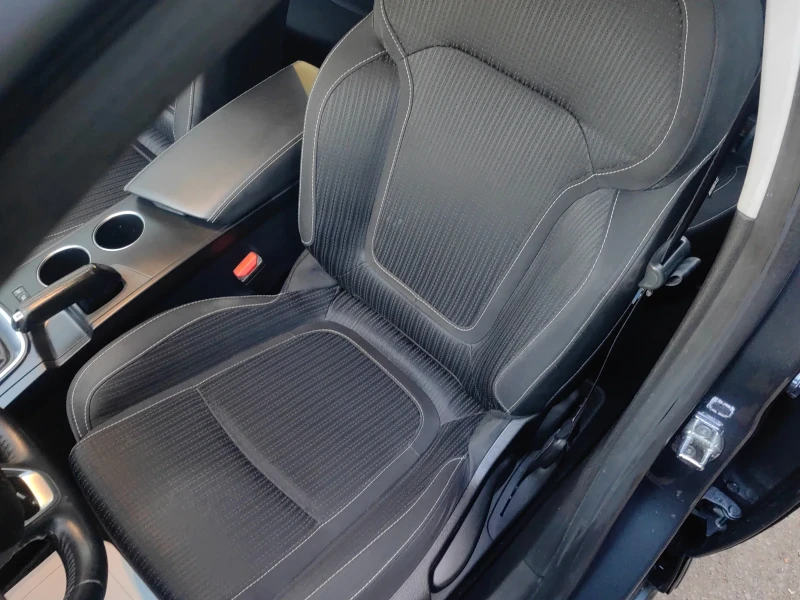 Renault Megane 1.5dci Автомат EDC, снимка 7 - Автомобили и джипове - 52688780