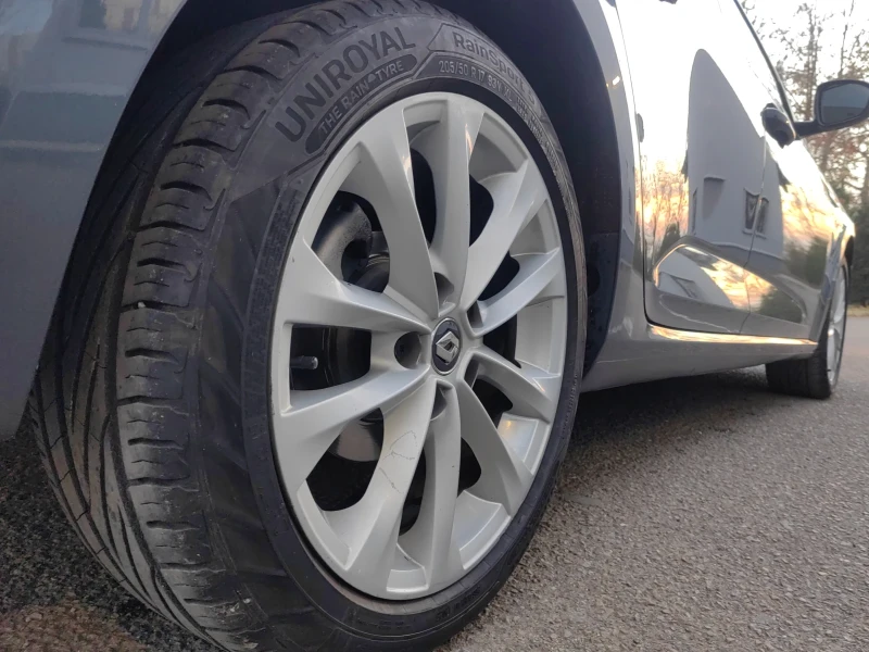 Renault Megane 1.5dci Автомат EDC, снимка 16 - Автомобили и джипове - 52688780