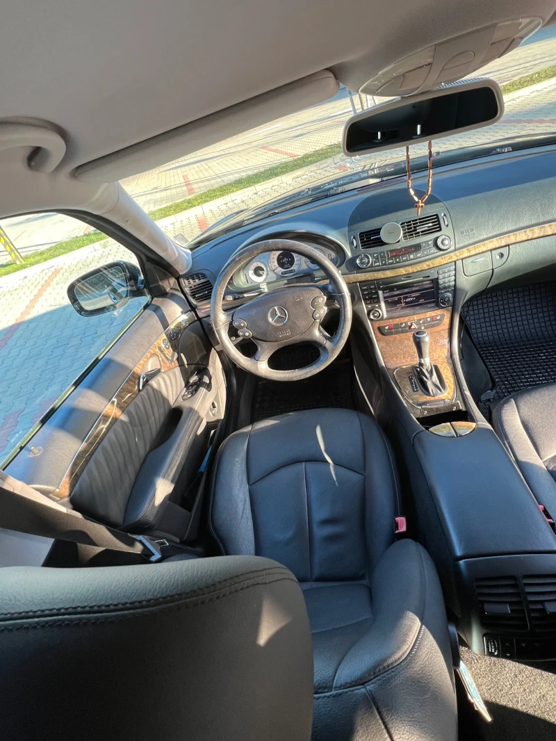 Mercedes-Benz E 280 4-matic 5G tronic, снимка 10 - Автомобили и джипове - 52968293