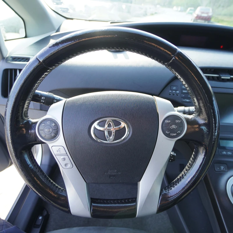 Toyota Prius 1.8 Hybrid, снимка 12 - Автомобили и джипове - 53540022