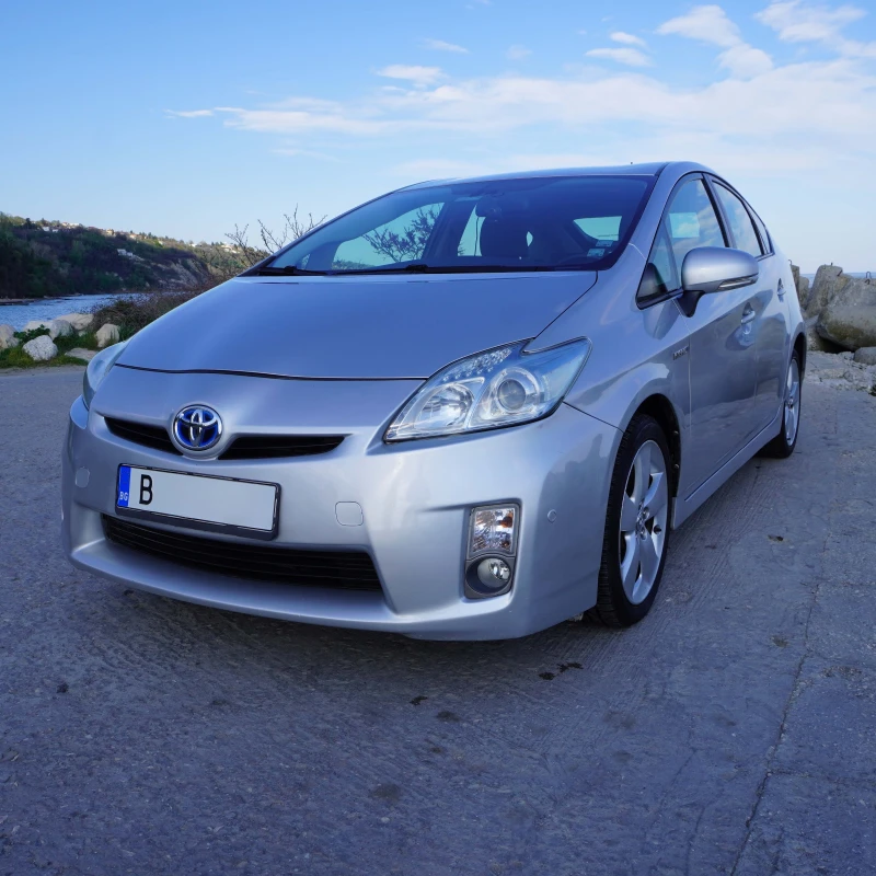 Toyota Prius 1.8 Hybrid, снимка 2 - Автомобили и джипове - 53540022