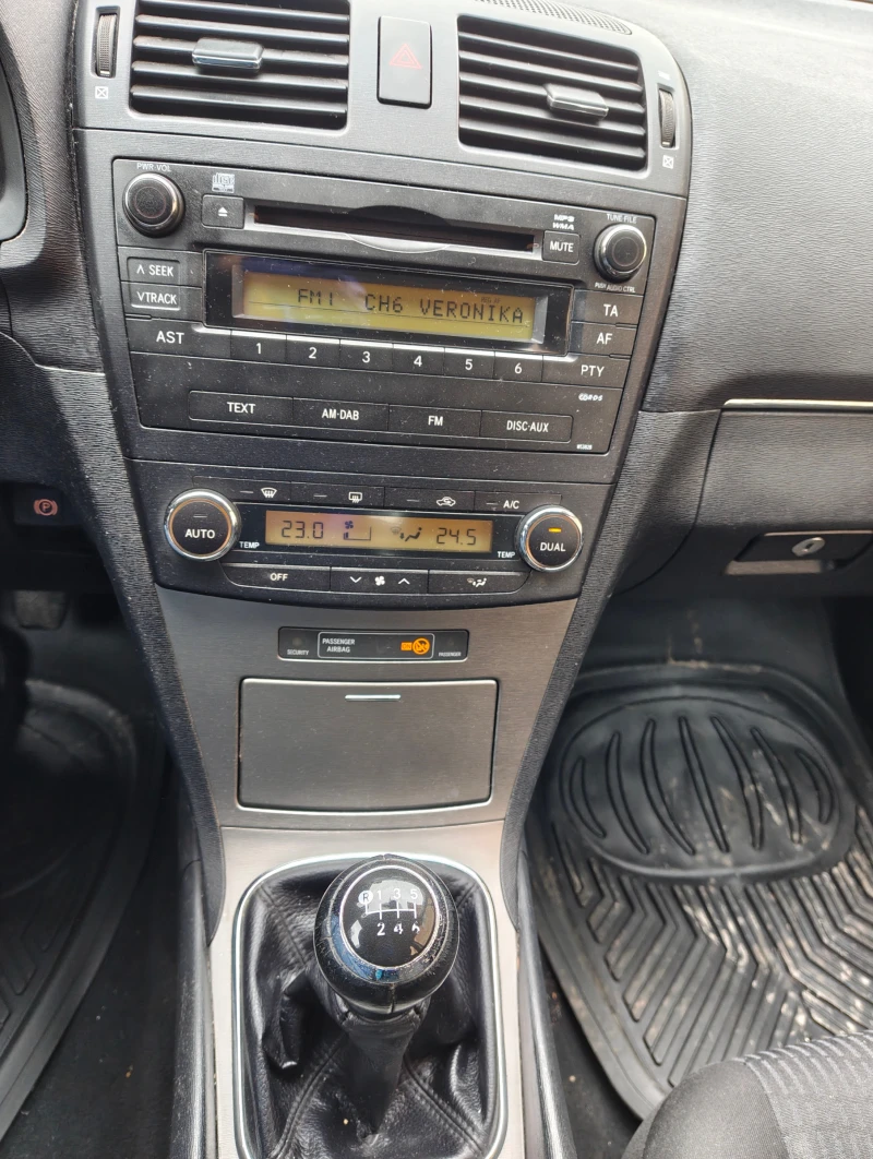 Toyota Avensis 2.2D 150ps EURO5B oбслужен, снимка 8 - Автомобили и джипове - 53558640