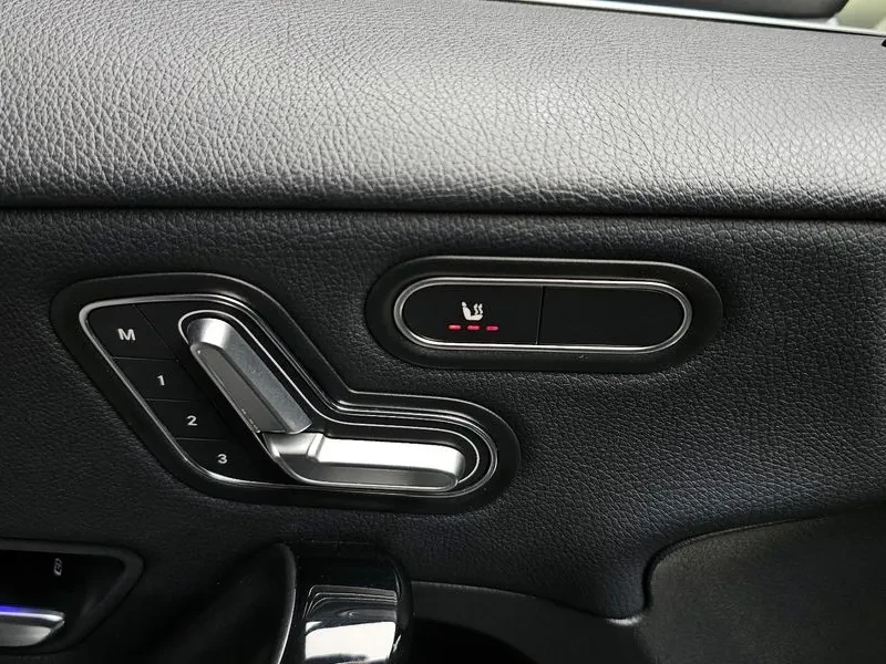 Mercedes-Benz A 250 4Matic Sedan, снимка 16 - Автомобили и джипове - 56295111