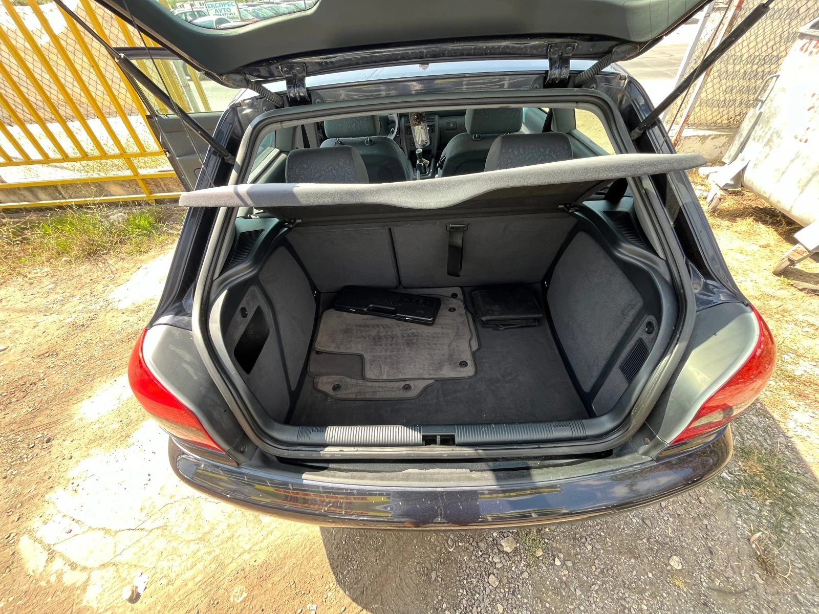 Audi A3 1.6  | Mobile.bg   12