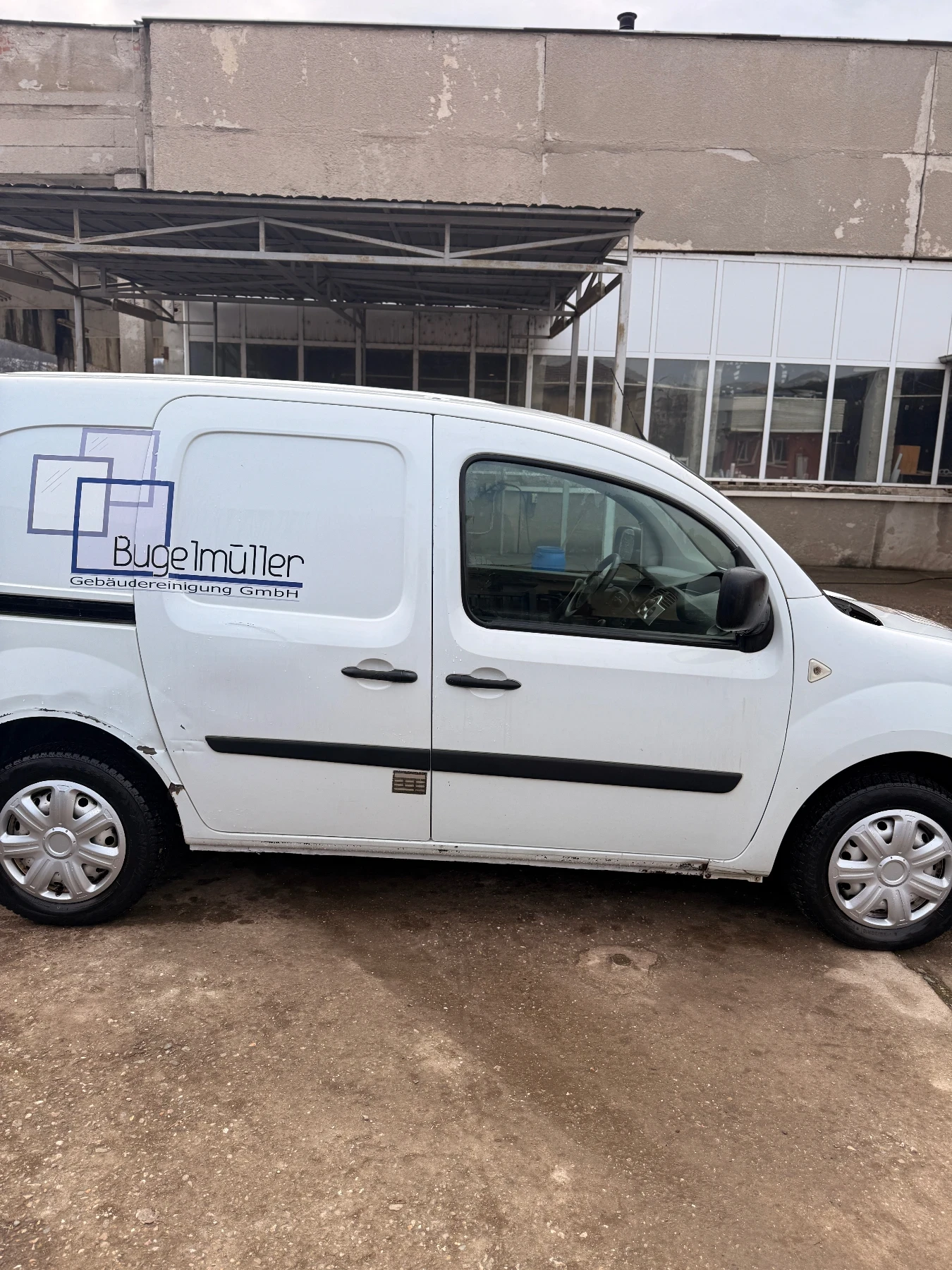 Renault Kangoo 1.5 DCI/Климатик/Сервизна книжка/Обслужен, снимка 4 - Автомобили и джипове - 53227191