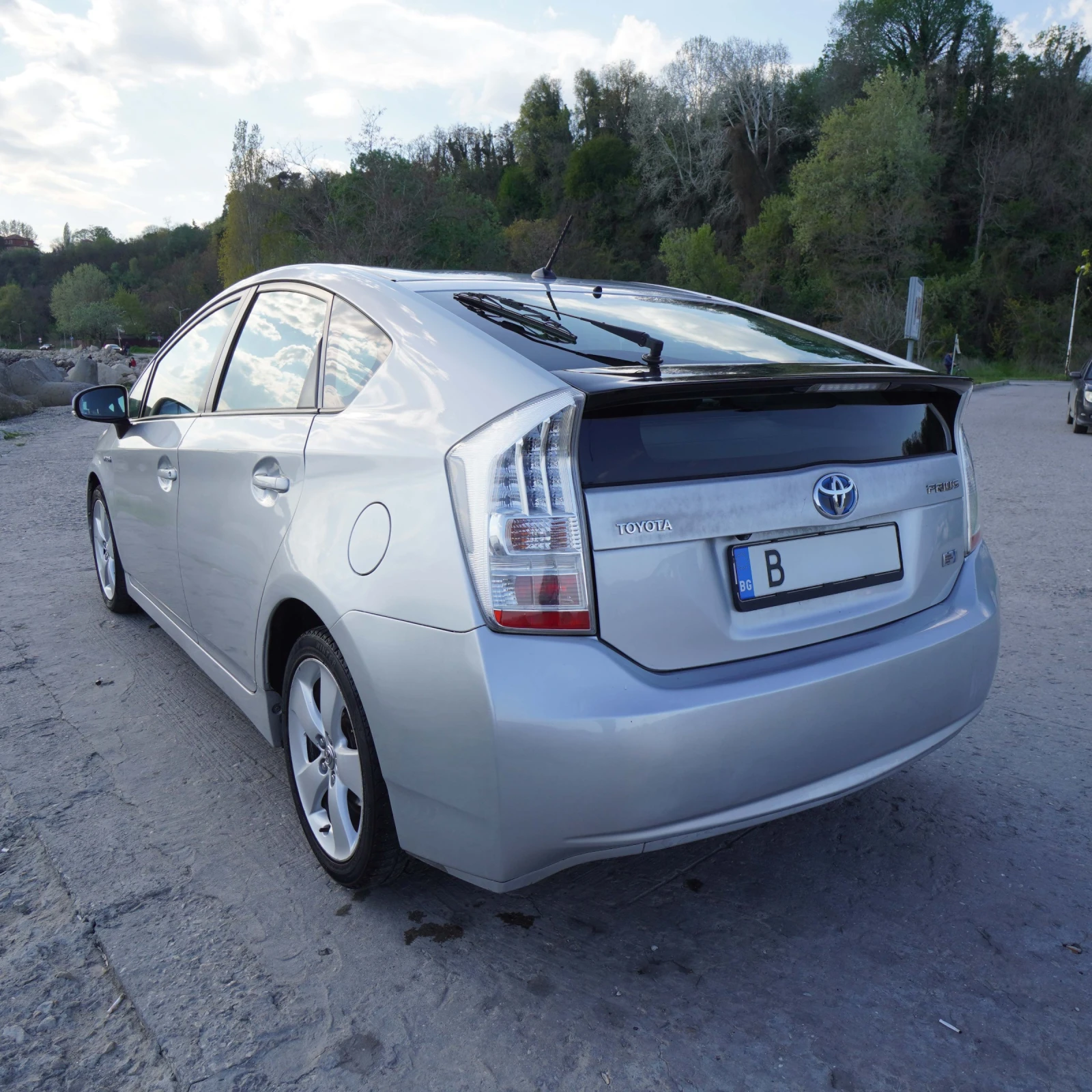 Toyota Prius 1.8 Hybrid - изображение 6