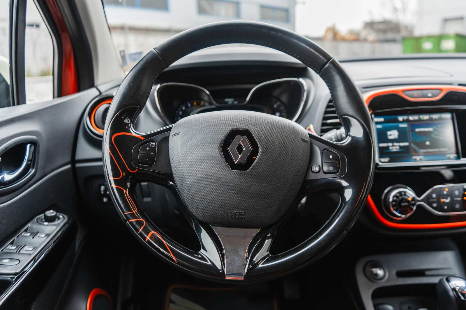 Renault Captur 1.2 TCe ШВЕЙЦАРИЯ АВТОМАТИК 113000 км! Като нова!, снимка 10 - Автомобили и джипове - 54176492