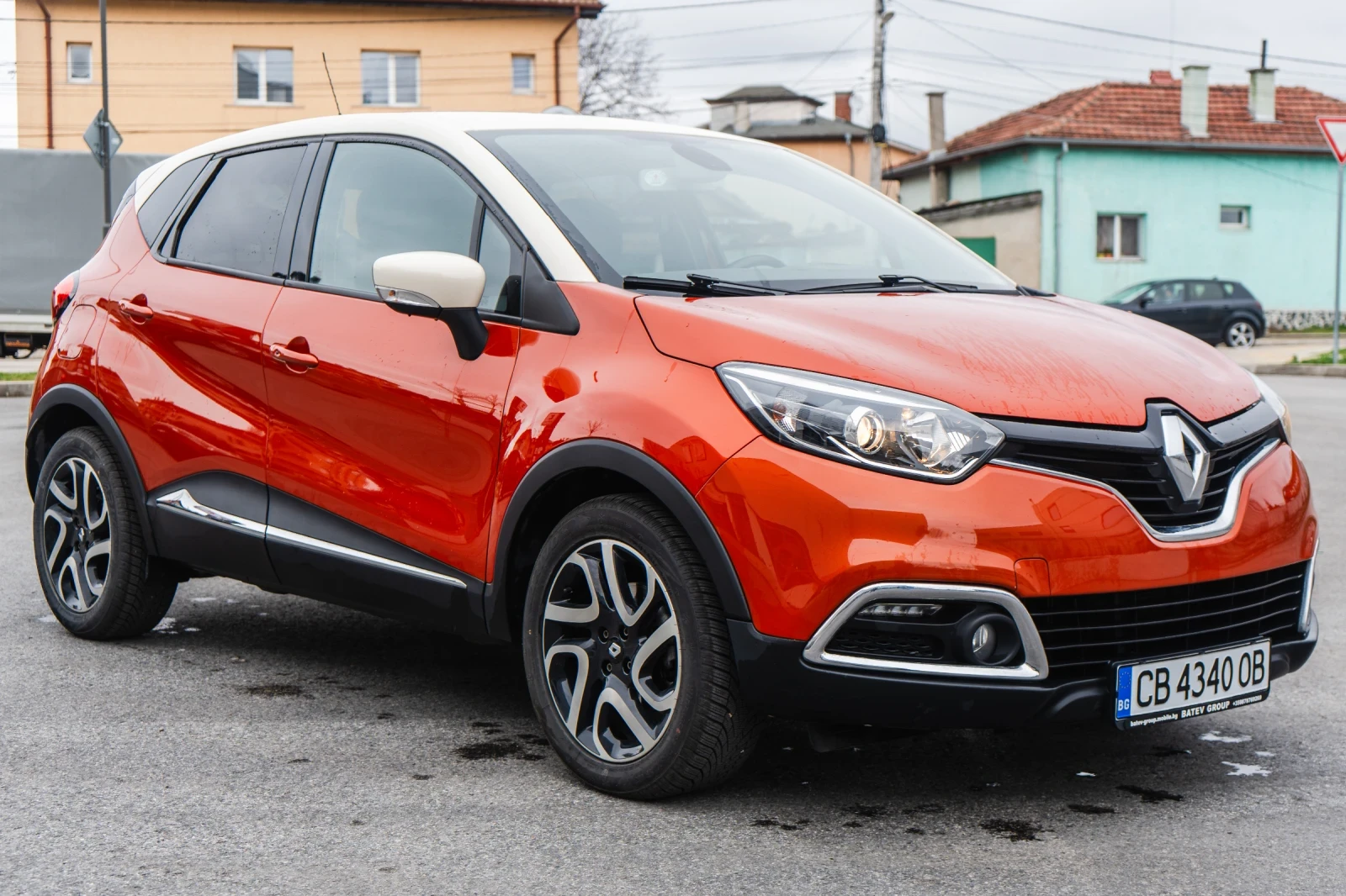 Renault Captur 1.2 TCe ШВЕЙЦАРИЯ АВТОМАТИК 113000 км! Като нова!, снимка 2 - Автомобили и джипове - 54176492