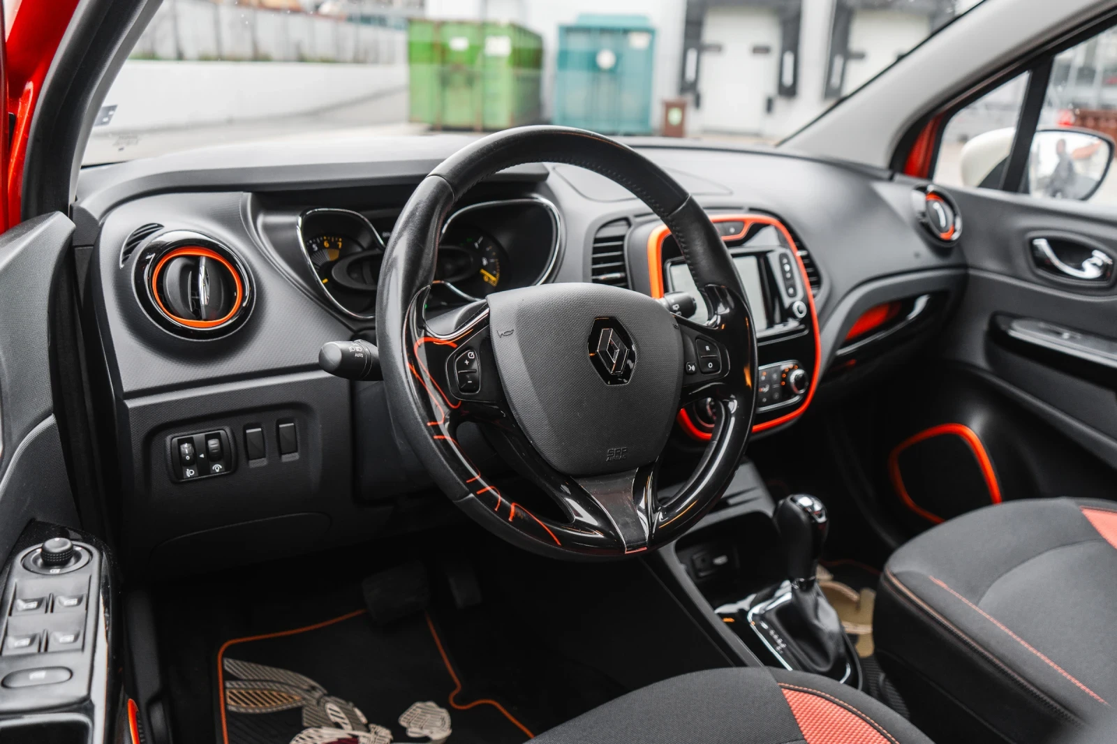 Renault Captur 1.2 TCe ШВЕЙЦАРИЯ АВТОМАТИК 113000 км! Като нова!, снимка 12 - Автомобили и джипове - 54176492