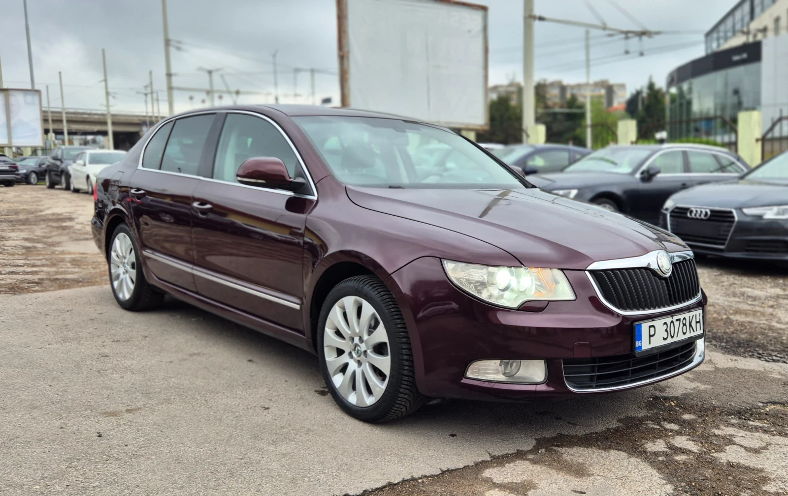 Skoda Superb 2.0TDI* DSG* NAVI* ОБСЛУЖЕН, снимка 3 - Автомобили и джипове - 54276157