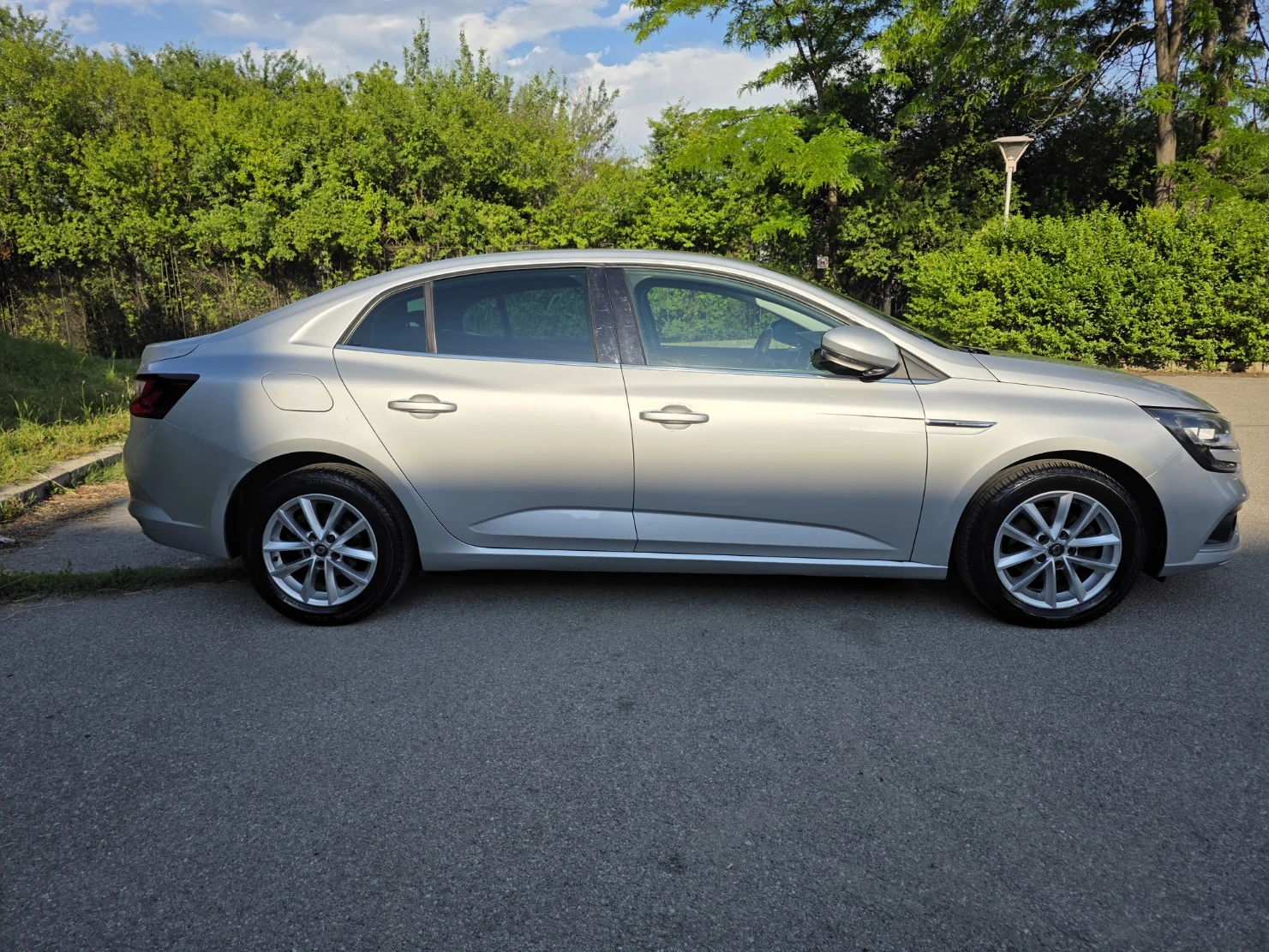 Renault Megane Intens 1.5 dCi / 110к.с, снимка 3 - Автомобили и джипове - 54848920