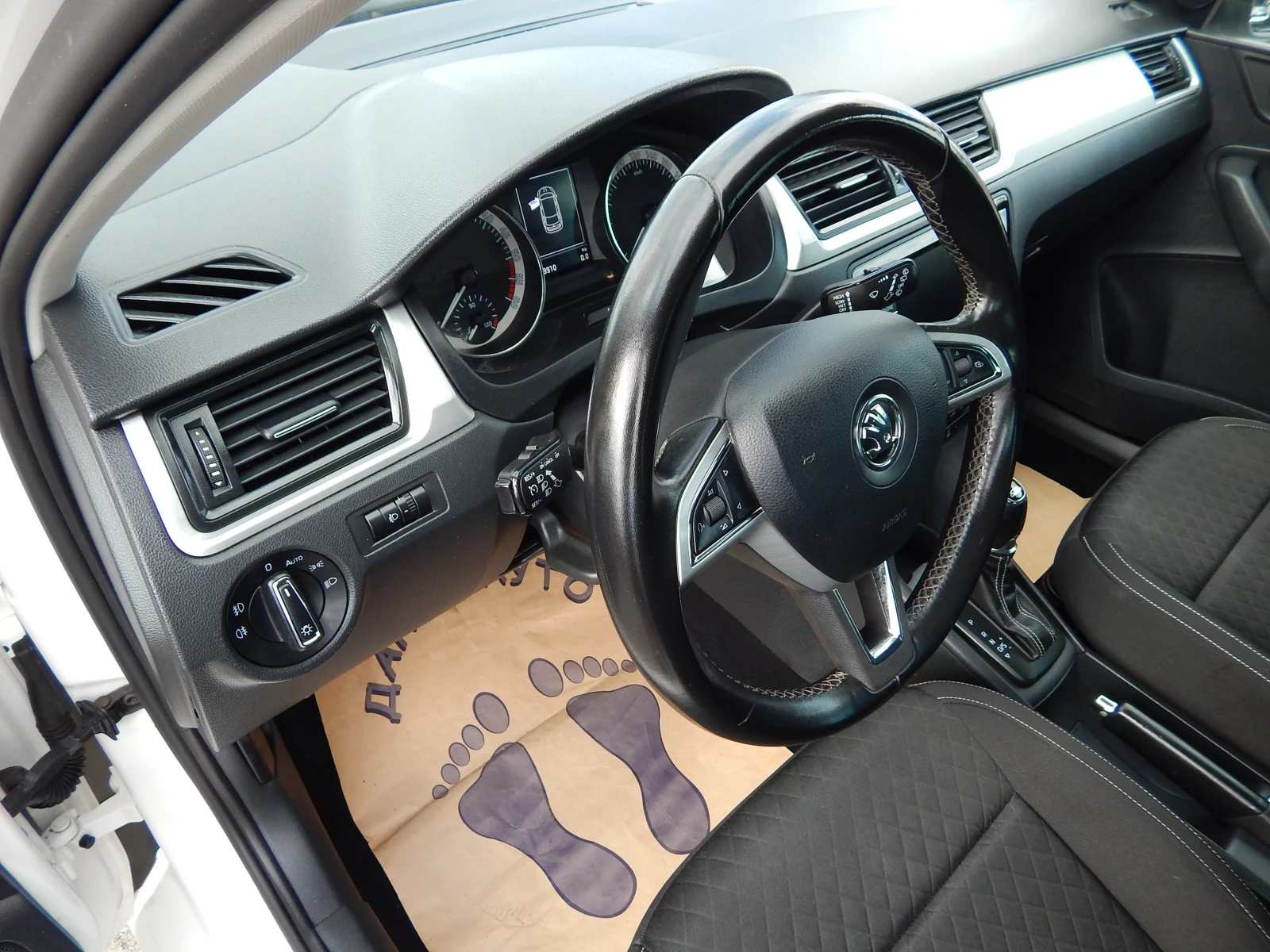 Skoda Rapid 1.4TDI* EURO6* АВТОМАТИК* , снимка 10 - Автомобили и джипове - 56104170