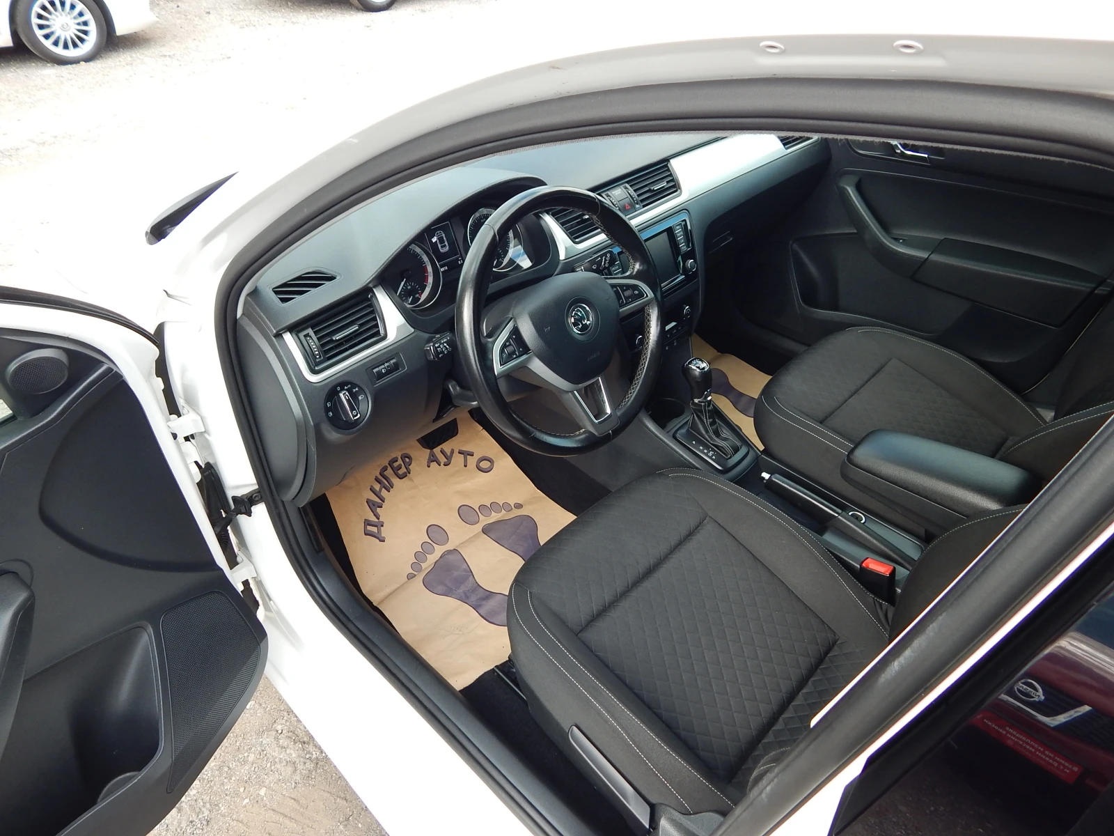 Skoda Rapid 1.4TDI* EURO6* АВТОМАТИК* , снимка 9 - Автомобили и джипове - 56104170