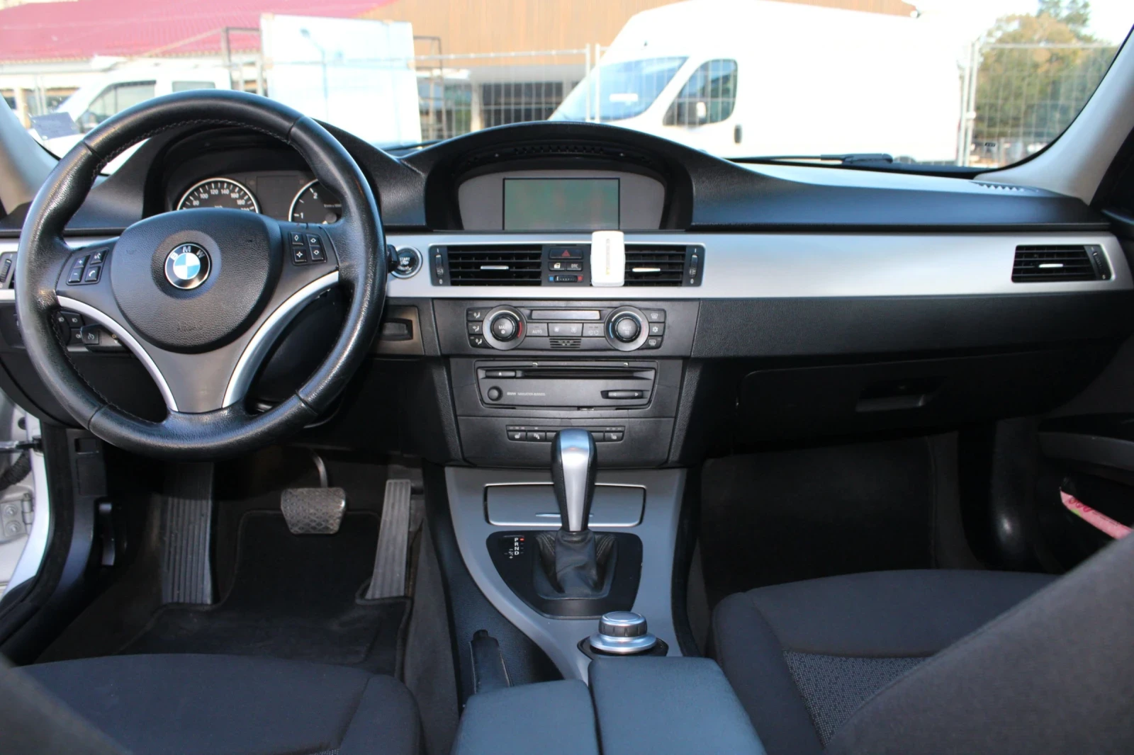BMW 320, снимка 6 - Автомобили и джипове - 56316513