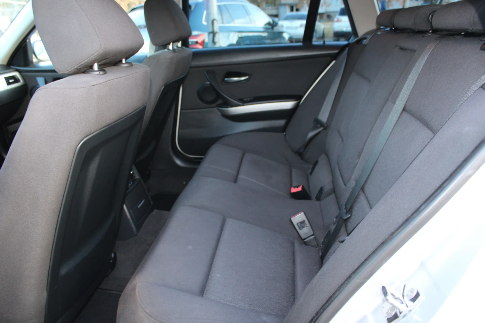 BMW 320, снимка 7 - Автомобили и джипове - 56316513