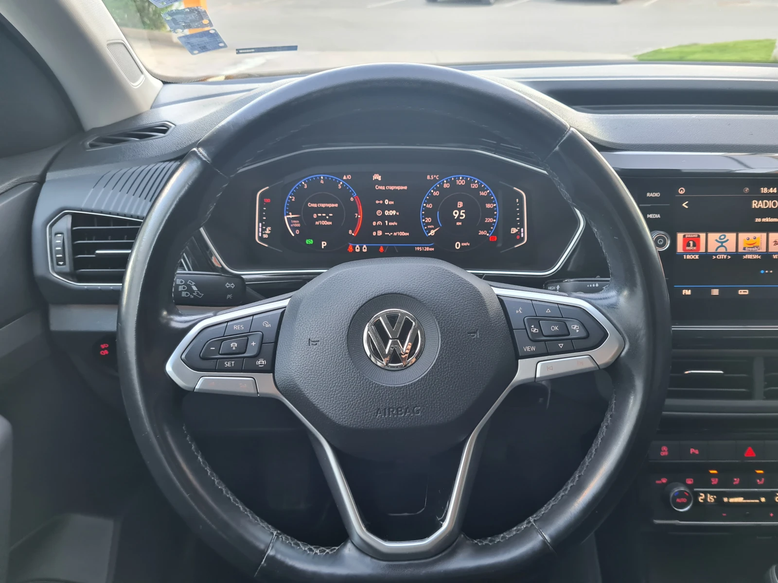 VW T-Cross, снимка 9 - Автомобили и джипове - 54142121