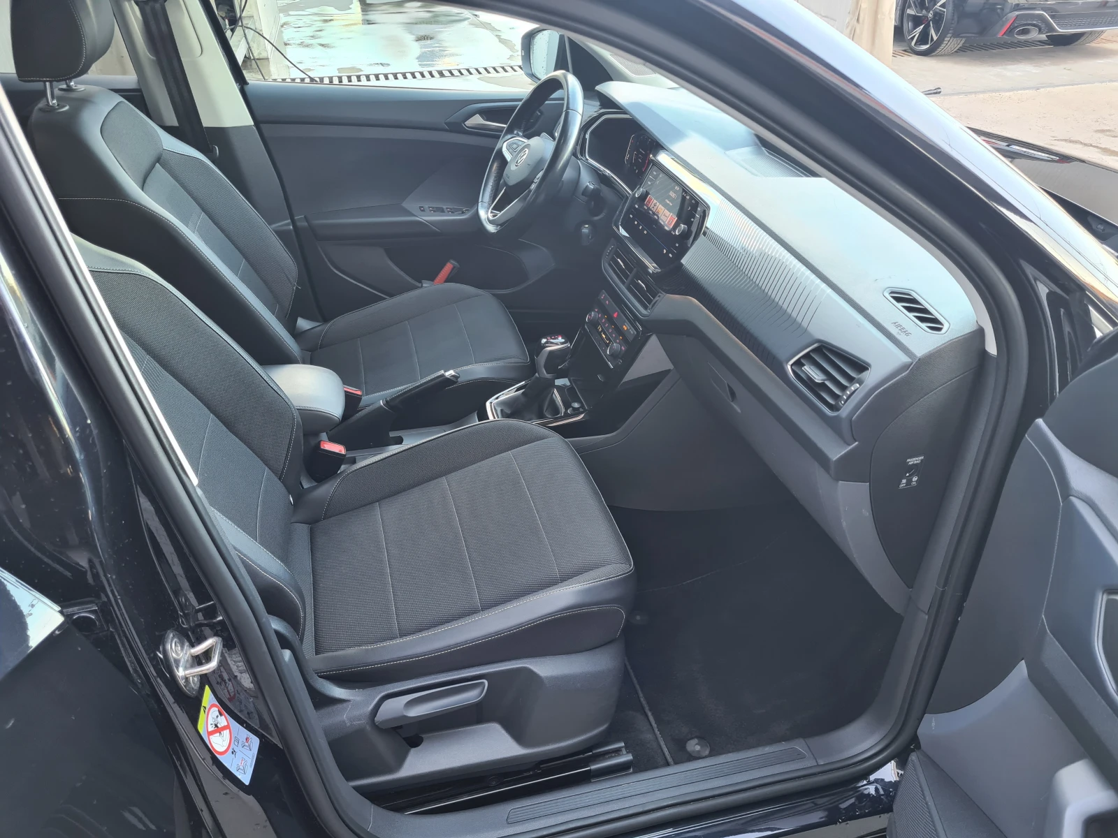 VW T-Cross, снимка 12 - Автомобили и джипове - 54142121