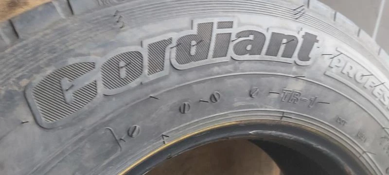 Гуми Летни 215/75R17.5, снимка 2 - Гуми и джанти - 41998911