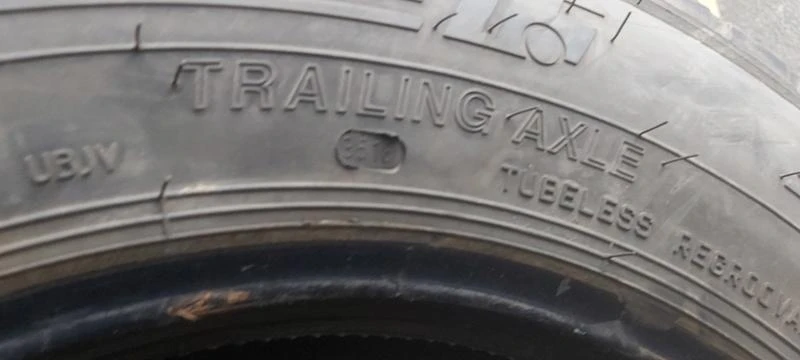 Гуми Летни 215/75R17.5, снимка 4 - Гуми и джанти - 41998911