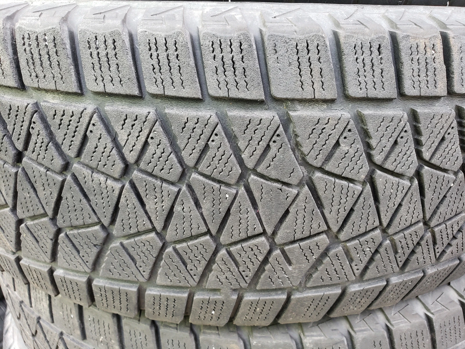 Гуми Зимни 215/65R16, снимка 8 - Гуми и джанти - 56084116